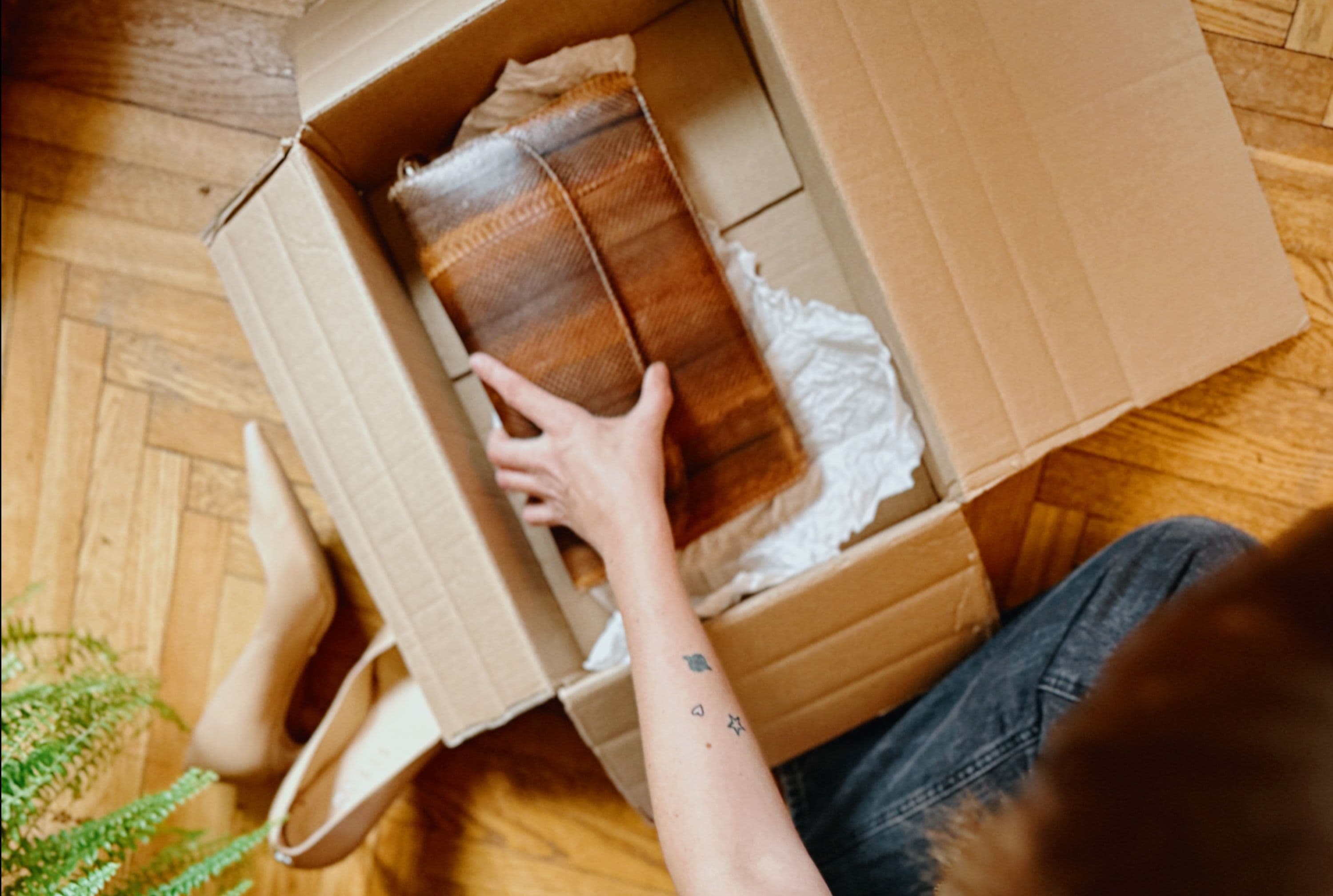 Pourquoi la réparation vaut mieux que l’achat : économie et écologie à vos pieds